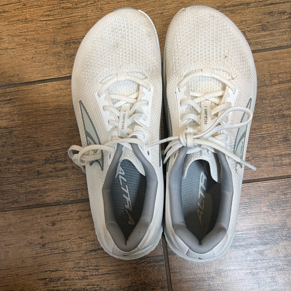Altra Women's White Escalante 4 / size 8